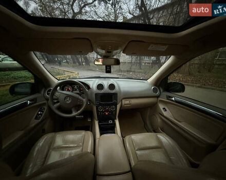 Черный Мерседес М-Класс, объемом двигателя 6.21 л и пробегом 283 тыс. км за 8600 $, фото 12 на Automoto.ua