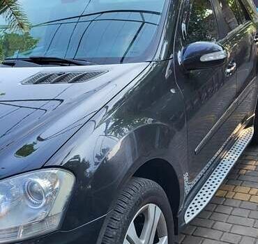 Чорний Мерседес М-Клас, об'ємом двигуна 3 л та пробігом 380 тис. км за 13700 $, фото 2 на Automoto.ua
