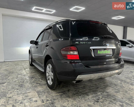 Черный Мерседес М-Класс, объемом двигателя 2.99 л и пробегом 380 тыс. км за 12300 $, фото 6 на Automoto.ua