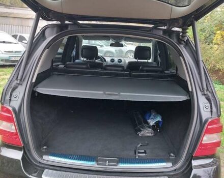 Черный Мерседес М-Класс, объемом двигателя 5.46 л и пробегом 310 тыс. км за 14000 $, фото 1 на Automoto.ua