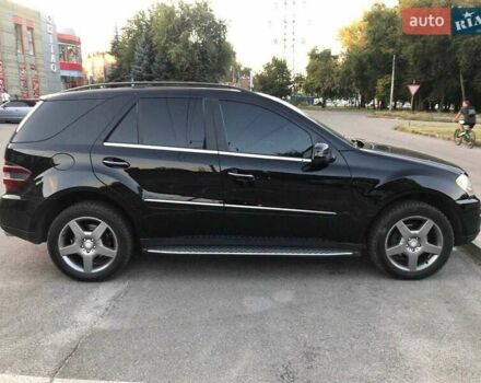 Черный Мерседес М-Класс, объемом двигателя 3.5 л и пробегом 275 тыс. км за 10500 $, фото 7 на Automoto.ua