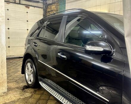 Чорний Мерседес М-Клас, об'ємом двигуна 3.5 л та пробігом 241 тис. км за 9800 $, фото 2 на Automoto.ua