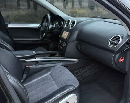 Черный Мерседес М-Класс, объемом двигателя 3 л и пробегом 275 тыс. км за 7900 $, фото 53 на Automoto.ua