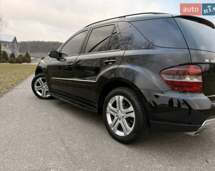 Черный Мерседес М-Класс, объемом двигателя 3 л и пробегом 275 тыс. км за 7900 $, фото 30 на Automoto.ua