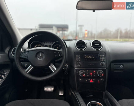 Чорний Мерседес М-Клас, об'ємом двигуна 2.99 л та пробігом 373 тис. км за 10800 $, фото 42 на Automoto.ua