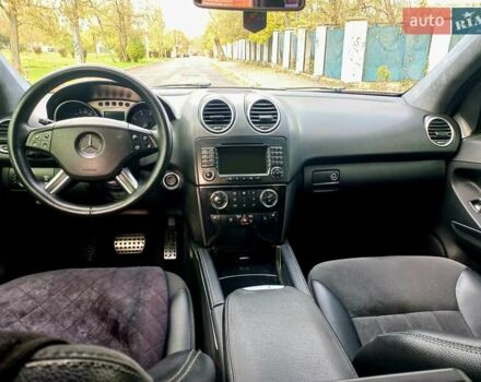 Черный Мерседес М-Класс, объемом двигателя 3.5 л и пробегом 100 тыс. км за 10400 $, фото 8 на Automoto.ua