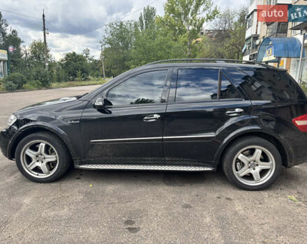 Черный Мерседес М-Класс, объемом двигателя 6.3 л и пробегом 148 тыс. км за 12500 $, фото 2 на Automoto.ua