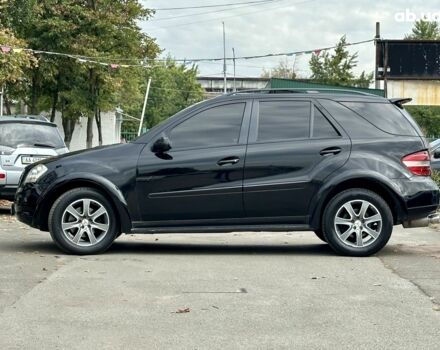 Черный Мерседес М-Класс, объемом двигателя 3.5 л и пробегом 277 тыс. км за 8500 $, фото 1 на Automoto.ua