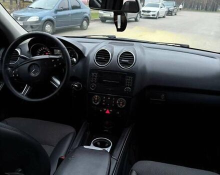 Черный Мерседес М-Класс, объемом двигателя 2.99 л и пробегом 396 тыс. км за 12000 $, фото 13 на Automoto.ua