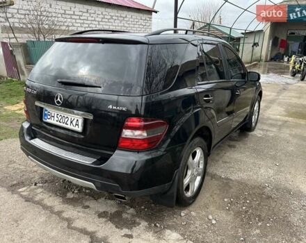 Черный Мерседес М-Класс, объемом двигателя 3 л и пробегом 308 тыс. км за 12000 $, фото 3 на Automoto.ua