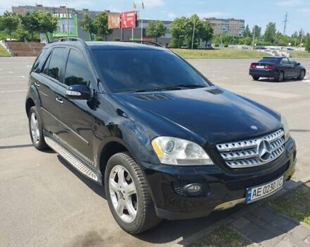 Черный Мерседес М-Класс, объемом двигателя 3.49 л и пробегом 234 тыс. км за 10599 $, фото 1 на Automoto.ua