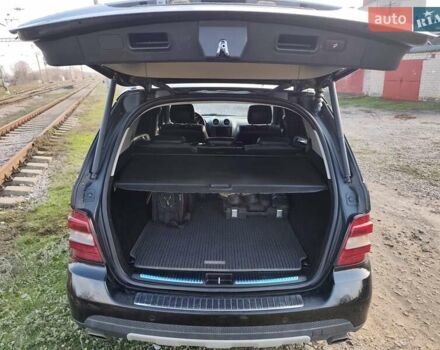 Черный Мерседес М-Класс, объемом двигателя 2.99 л и пробегом 310 тыс. км за 12500 $, фото 7 на Automoto.ua