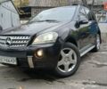 Черный Мерседес М-Класс, объемом двигателя 3.5 л и пробегом 220 тыс. км за 9999 $, фото 1 на Automoto.ua