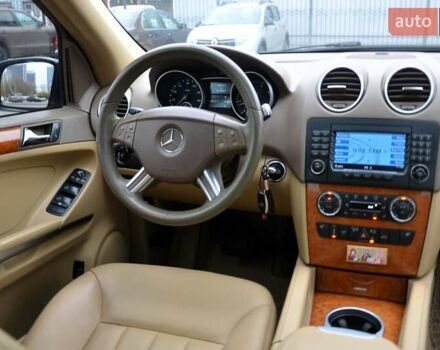Чорний Мерседес М-Клас, об'ємом двигуна 3.5 л та пробігом 197 тис. км за 9999 $, фото 43 на Automoto.ua