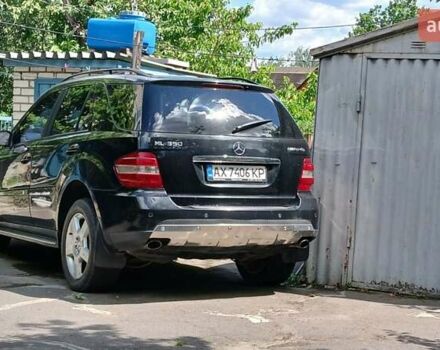 Черный Мерседес М-Класс, объемом двигателя 3.5 л и пробегом 220 тыс. км за 9999 $, фото 2 на Automoto.ua