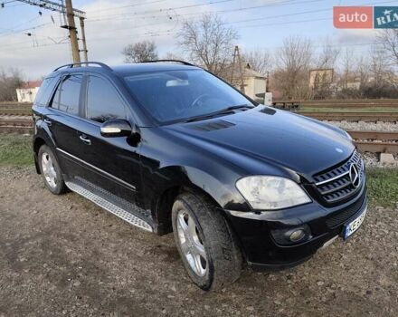 Черный Мерседес М-Класс, объемом двигателя 2.99 л и пробегом 310 тыс. км за 12500 $, фото 14 на Automoto.ua