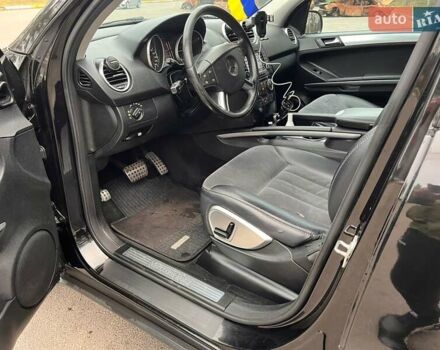 Чорний Мерседес М-Клас, об'ємом двигуна 3 л та пробігом 284 тис. км за 7300 $, фото 26 на Automoto.ua