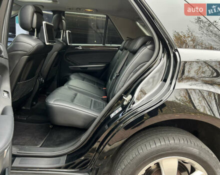 Черный Мерседес М-Класс, объемом двигателя 3.5 л и пробегом 265 тыс. км за 14300 $, фото 40 на Automoto.ua