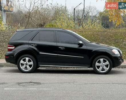 Черный Мерседес М-Класс, объемом двигателя 3.5 л и пробегом 265 тыс. км за 14300 $, фото 25 на Automoto.ua