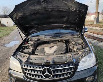 Черный Мерседес М-Класс, объемом двигателя 2.99 л и пробегом 310 тыс. км за 12500 $, фото 17 на Automoto.ua