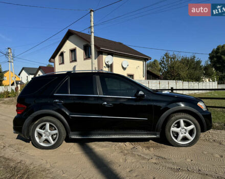 Черный Мерседес М-Класс, объемом двигателя 5.5 л и пробегом 310 тыс. км за 14000 $, фото 5 на Automoto.ua