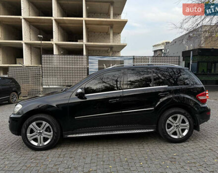 Черный Мерседес М-Класс, объемом двигателя 3.5 л и пробегом 192 тыс. км за 12500 $, фото 4 на Automoto.ua