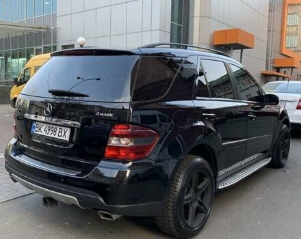 Черный Мерседес М-Класс, объемом двигателя 3.5 л и пробегом 100 тыс. км за 15000 $, фото 7 на Automoto.ua