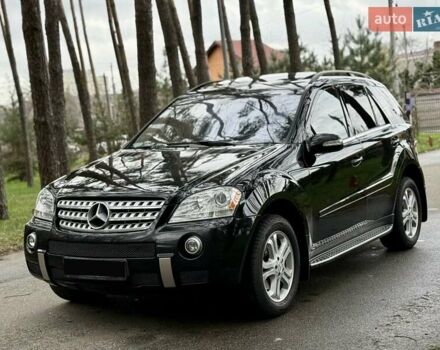 Черный Мерседес М-Класс, объемом двигателя 3.5 л и пробегом 174 тыс. км за 10950 $, фото 2 на Automoto.ua