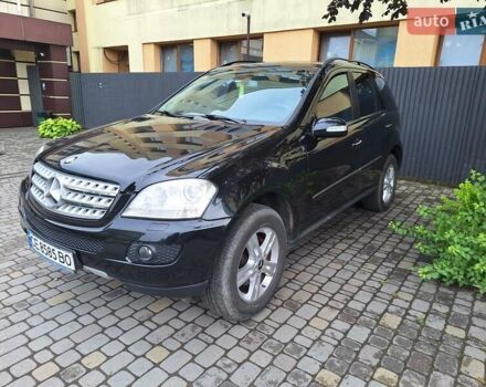 Черный Мерседес М-Класс, объемом двигателя 2.99 л и пробегом 281 тыс. км за 14000 $, фото 8 на Automoto.ua