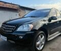 Черный Мерседес М-Класс, объемом двигателя 3.5 л и пробегом 250 тыс. км за 9000 $, фото 1 на Automoto.ua