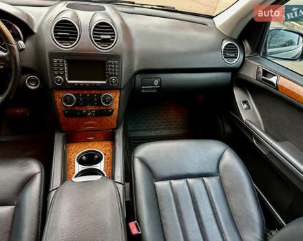 Чорний Мерседес М-Клас, об'ємом двигуна 3 л та пробігом 255 тис. км за 14000 $, фото 23 на Automoto.ua