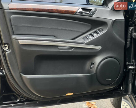 Черный Мерседес М-Класс, объемом двигателя 3.5 л и пробегом 265 тыс. км за 14300 $, фото 31 на Automoto.ua