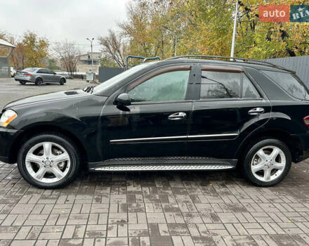 Черный Мерседес М-Класс, объемом двигателя 3.5 л и пробегом 276 тыс. км за 10499 $, фото 2 на Automoto.ua