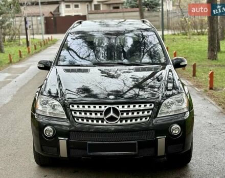 Черный Мерседес М-Класс, объемом двигателя 3.5 л и пробегом 174 тыс. км за 10999 $, фото 1 на Automoto.ua