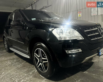 Черный Мерседес М-Класс, объемом двигателя 3.5 л и пробегом 196 тыс. км за 15000 $, фото 36 на Automoto.ua