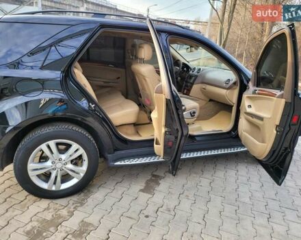 Черный Мерседес М-Класс, объемом двигателя 3.5 л и пробегом 250 тыс. км за 11000 $, фото 19 на Automoto.ua