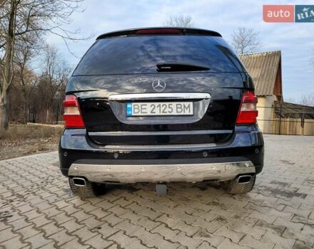 Черный Мерседес М-Класс, объемом двигателя 3.5 л и пробегом 250 тыс. км за 11000 $, фото 6 на Automoto.ua