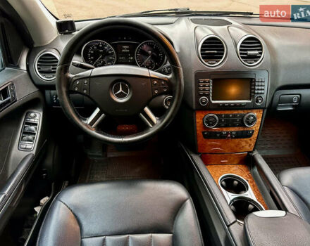 Чорний Мерседес М-Клас, об'ємом двигуна 3 л та пробігом 255 тис. км за 14000 $, фото 22 на Automoto.ua