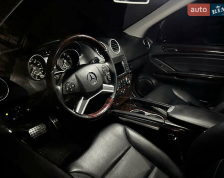 Черный Мерседес М-Класс, объемом двигателя 3.5 л и пробегом 196 тыс. км за 15000 $, фото 51 на Automoto.ua