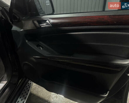 Черный Мерседес М-Класс, объемом двигателя 3.5 л и пробегом 196 тыс. км за 15000 $, фото 23 на Automoto.ua