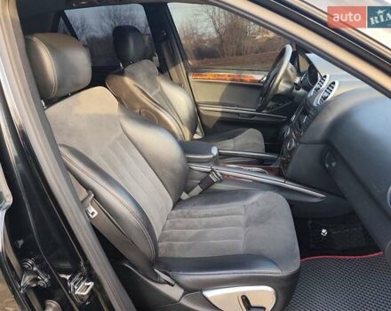 Черный Мерседес М-Класс, объемом двигателя 2.99 л и пробегом 310 тыс. км за 12500 $, фото 13 на Automoto.ua