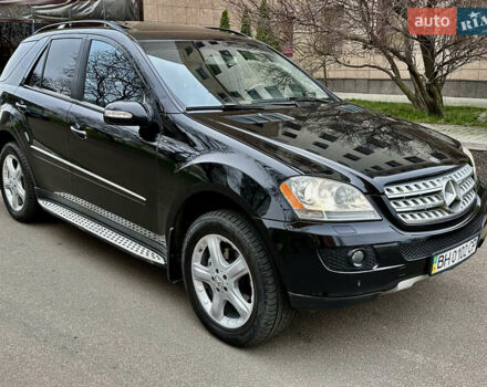 Чорний Мерседес М-Клас, об'ємом двигуна 3 л та пробігом 255 тис. км за 14000 $, фото 5 на Automoto.ua