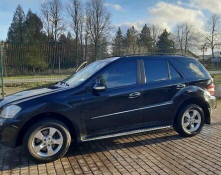 Черный Мерседес М-Класс, объемом двигателя 3 л и пробегом 319 тыс. км за 14000 $, фото 2 на Automoto.ua