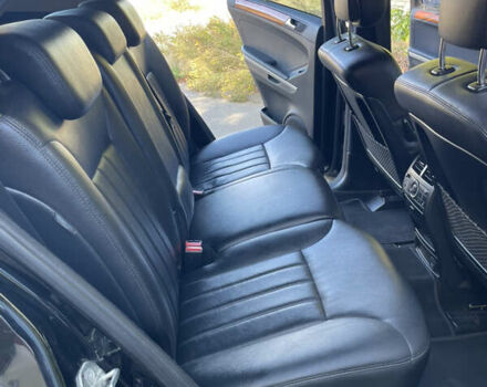 Черный Мерседес М-Класс, объемом двигателя 3.5 л и пробегом 285 тыс. км за 10000 $, фото 6 на Automoto.ua