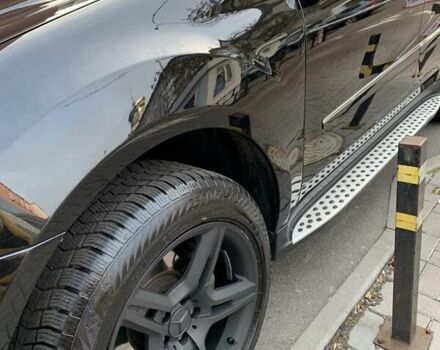 Черный Мерседес М-Класс, объемом двигателя 3.5 л и пробегом 100 тыс. км за 15000 $, фото 4 на Automoto.ua