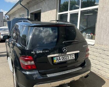 Черный Мерседес М-Класс, объемом двигателя 3 л и пробегом 248 тыс. км за 15400 $, фото 3 на Automoto.ua