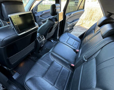 Черный Мерседес М-Класс, объемом двигателя 5.5 л и пробегом 310 тыс. км за 14000 $, фото 21 на Automoto.ua