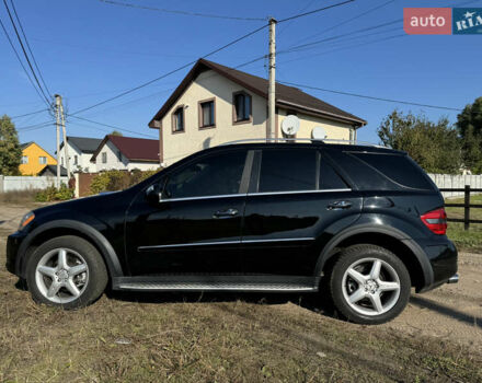 Черный Мерседес М-Класс, объемом двигателя 5.5 л и пробегом 310 тыс. км за 14000 $, фото 1 на Automoto.ua