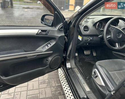 Черный Мерседес М-Класс, объемом двигателя 3.5 л и пробегом 276 тыс. км за 10499 $, фото 4 на Automoto.ua