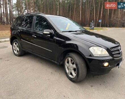 Чорний Мерседес М-Клас, об'ємом двигуна 3 л та пробігом 284 тис. км за 7300 $, фото 4 на Automoto.ua